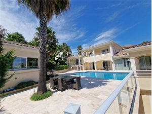 villa à la vente -   83600  FREJUS, surface 300 m2 vente villa - UBI483830972