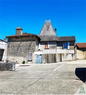 maison de village à la vente -   86350  USSON DU POITOU, surface 186 m2 vente maison de village - UBI465882425