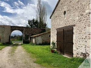 propriete à la vente -   86300  CHAUVIGNY, surface 180 m2 vente propriete - UBI484082504