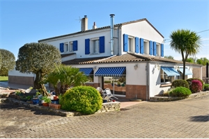 villa à la vente -   17290  AIGREFEUILLE D AUNIS, surface 227 m2 vente villa - UBI467296259