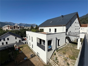 appartement à la location -   05200  EMBRUN, surface 54 m2 location appartement - UBI479573297