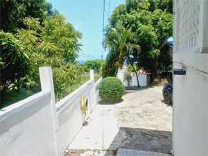 maison de ville à la vente -   97100  BASSE TERRE, surface 153 m2 vente maison de ville - UBI484104842