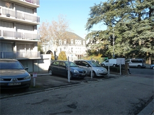 parking à la location -   42000  SAINT ETIENNE, surface 0 m2 location parking - UBI362379910