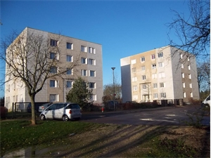 t2 à la location -   89600  SAINT FLORENTIN, surface 49 m2 location t2 - UBI477993527