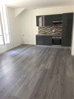 appartement renove à la location -   24100  BERGERAC, surface 46 m2 location appartement renove - UBI320307977