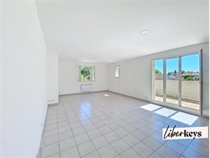 t4 à la vente -   13200  ARLES, surface 96 m2 vente t4 - UBI467676965