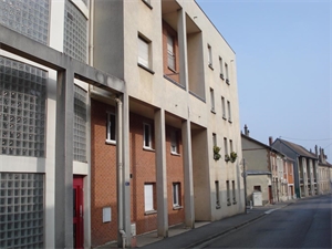 studio à la location -   51100  REIMS, surface 26 m2 location studio - UBI469852094