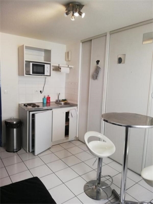 studio à la location -   84000  AVIGNON, surface 17 m2 location studio - UBI473424779