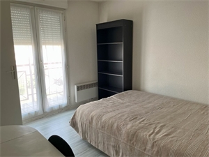studio à la location -   63000  CLERMONT FERRAND, surface 25 m2 location studio - UBI475027781