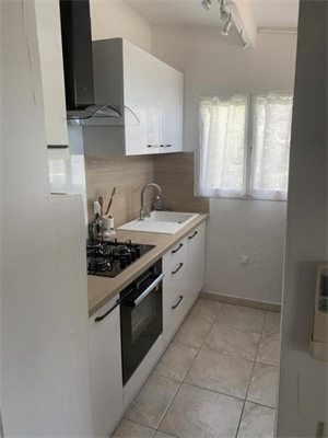 studio à la location -   30000  NIMES, surface 25 m2 location studio - UBI475066568