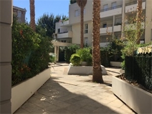 studio à la location -   13008  MARSEILLE 08, surface 33 m2 location studio - UBI475657391