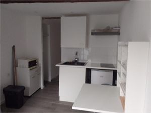 studio à la location -   84000  AVIGNON, surface 19 m2 location studio - UBI476873717