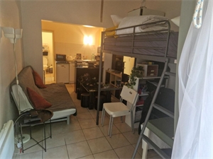 studio à la location -   30000  NIMES, surface 24 m2 location studio - UBI477393377