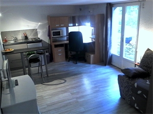 studio à la location -   30000  NIMES, surface 25 m2 location studio - UBI477673877