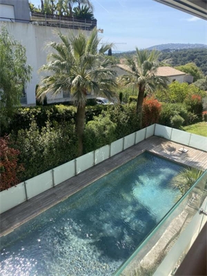 studio à la location -   06600  ANTIBES, surface 30 m2 location studio - UBI477927740