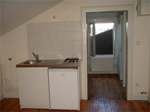 studio à la location -   57000  METZ, surface 25 m2 location studio - UBI478108904
