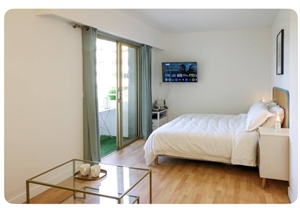 studio à la location -   06110  LE CANNET, surface 28 m2 location studio - UBI478616609