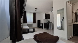 studio à la location -   84000  AVIGNON, surface 25 m2 location studio - UBI478990559