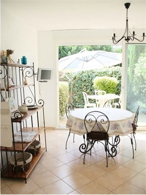 studio à la location -   84000  AVIGNON, surface 30 m2 location studio - UBI478990565