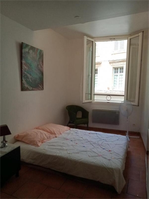 studio à la location -   84000  AVIGNON, surface 27 m2 location studio - UBI479059271
