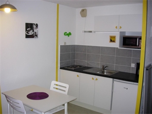 studio à la location -   42000  SAINT ETIENNE, surface 30 m2 location studio - UBI479211749