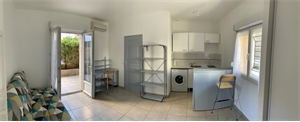 studio à la location -   30000  NIMES, surface 20 m2 location studio - UBI479213459