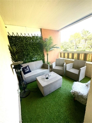 studio à la location -   06600  ANTIBES, surface 26 m2 location studio - UBI479219408