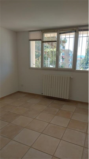 t2 à la location -   13090  AIX EN PROVENCE, surface 55 m2 location t2 - UBI479219924