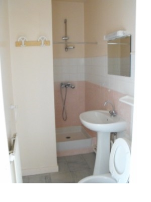 t2 à la location -   63000  CLERMONT FERRAND, surface 45 m2 location t2 - UBI479221418