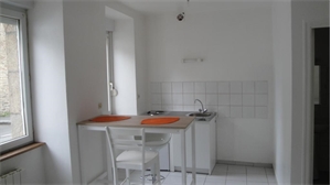 studio à la location -   22200  GUINGAMP, surface 23 m2 location studio - UBI479221517