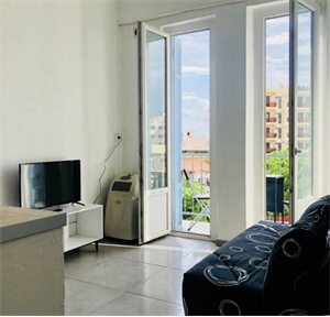studio à la location -   06600  ANTIBES, surface 18 m2 location studio - UBI479225783