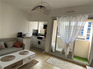 studio à la location -   06600  ANTIBES, surface 20 m2 location studio - UBI479226989