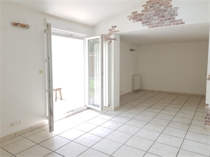 t5 à la location -   51100  REIMS, surface 90 m2 location t5 - UBI482949467