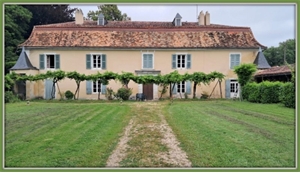 propriete à la vente -   16210  CHALAIS, surface 446 m2 vente propriete - UBI452686517