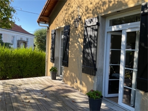 maison de village à la vente -   63500  ISSOIRE, surface 78 m2 vente maison de village - UBI471376343