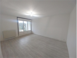 t3 à la location -   21140  SEMUR EN AUXOIS, surface 63 m2 location t3 - UBI412464305
