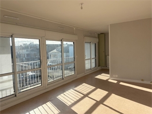 t5 à la location -   36400  LA CHATRE, surface 104 m2 location t5 - UBI458716007
