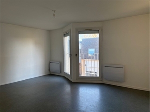 t4 à la location -   36400  LA CHATRE, surface 82 m2 location t4 - UBI458716082