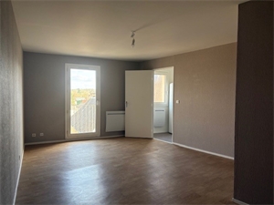 t4 à la location -   36400  LA CHATRE, surface 76 m2 location t4 - UBI471871211