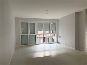 t3 à la location -   36400  LA CHATRE, surface 66 m2 location t3 - UBI471871229