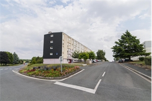 t3 à la location -   36500  BUZANCAIS, surface 67 m2 location t3 - UBI472821971