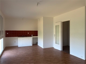 t2 à la location -   36400  LA CHATRE, surface 50 m2 location t2 - UBI476305937