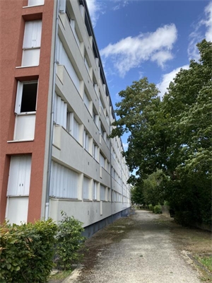 t3 à la location -   36100  ISSOUDUN, surface 61 m2 location t3 - UBI480257777