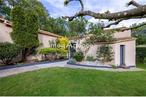 maison à la vente -   85000  LA ROCHE SUR YON, surface 184 m2 vente maison - UBI461562443